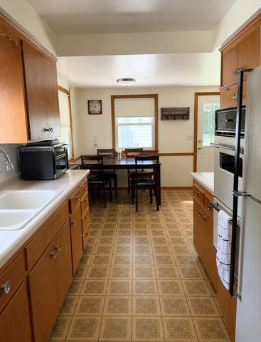 8245 Del Drive N, New Hope, MN 55428