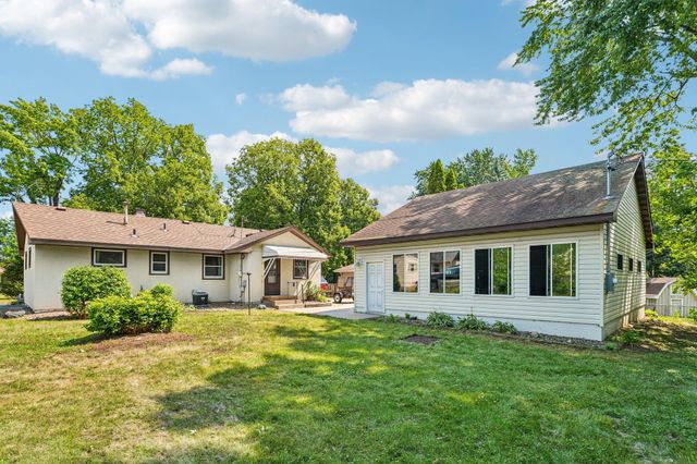 8245 Del Drive N, New Hope, MN 55428