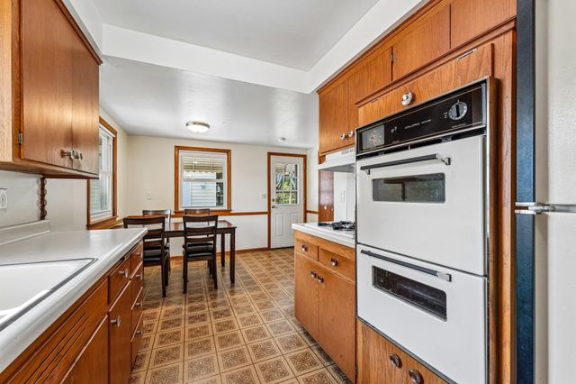 8245 Del Drive N, New Hope, MN 55428