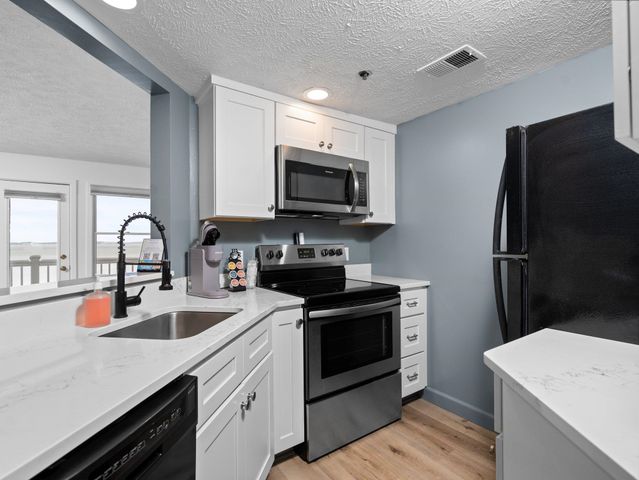 2305 N Us31 203, Traverse City, MI 49686