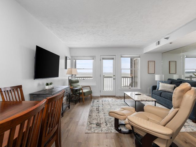 2305 N Us31 203, Traverse City, MI 49686