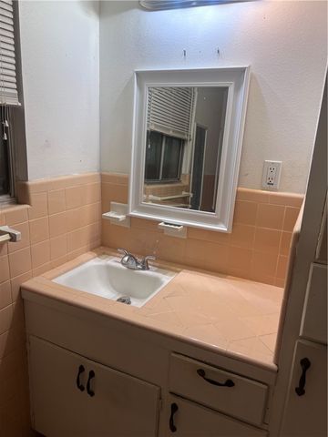 1013 Dolphin Pl, Corpus Christi, TX 78411