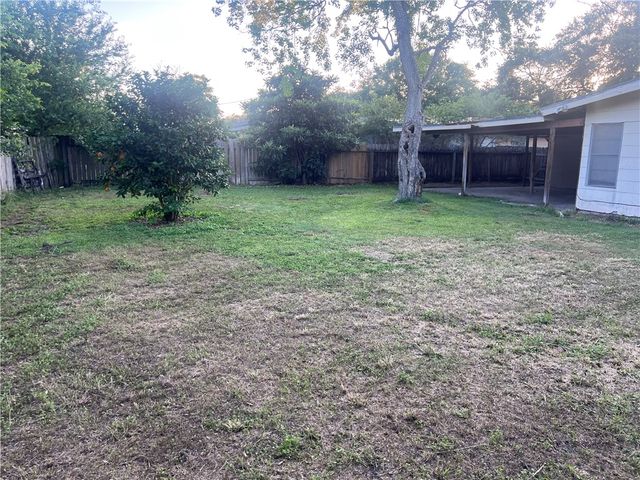 1013 Dolphin Pl, Corpus Christi, TX 78411