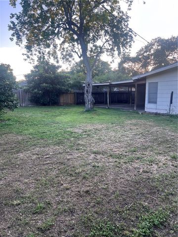 1013 Dolphin Pl, Corpus Christi, TX 78411