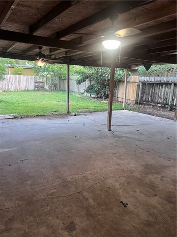 1013 Dolphin Pl, Corpus Christi, TX 78411