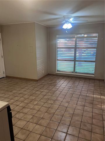 1013 Dolphin Pl, Corpus Christi, TX 78411