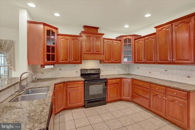 4755 MAPLE SHADE DR, Harrisburg, PA 17110