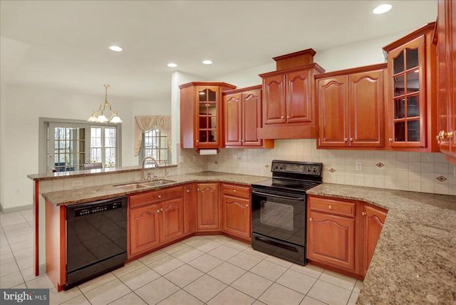 4755 MAPLE SHADE DR, Harrisburg, PA 17110