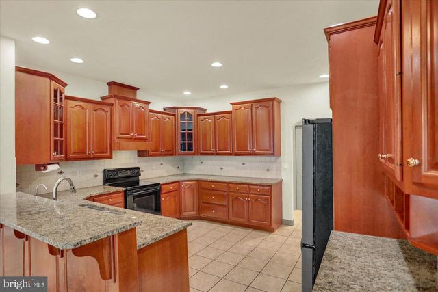 4755 MAPLE SHADE DR, Harrisburg, PA 17110