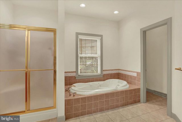 4755 MAPLE SHADE DR, Harrisburg, PA 17110