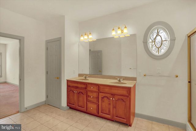 4755 MAPLE SHADE DR, Harrisburg, PA 17110