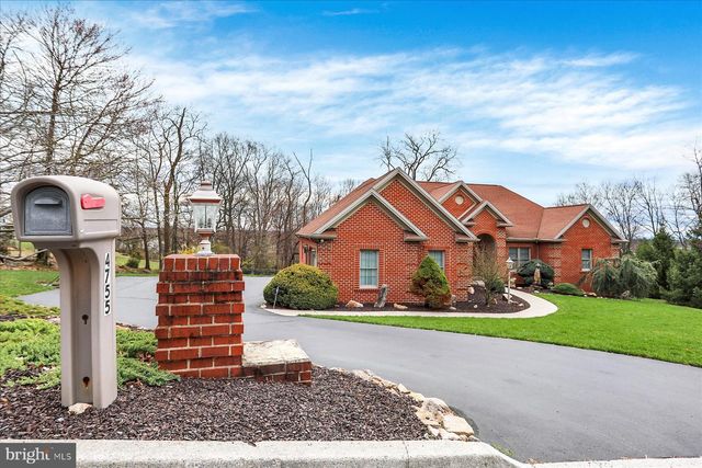 4755 MAPLE SHADE DR, Harrisburg, PA 17110