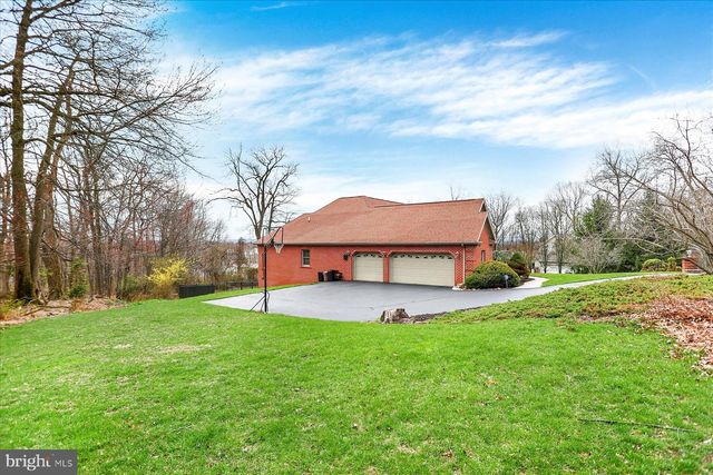 4755 MAPLE SHADE DR, Harrisburg, PA 17110