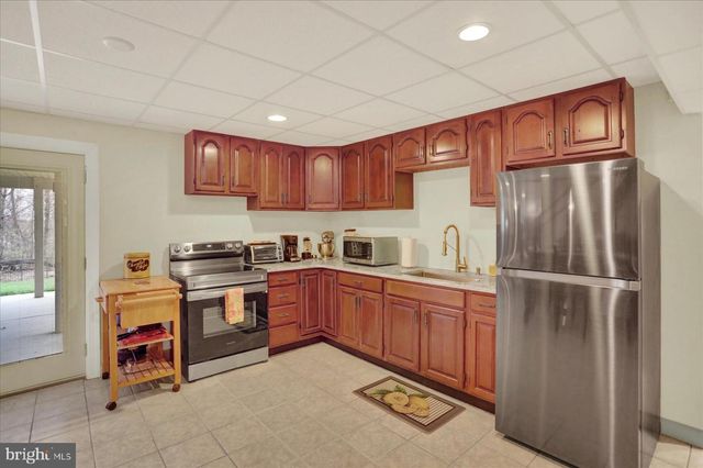 4755 MAPLE SHADE DR, Harrisburg, PA 17110