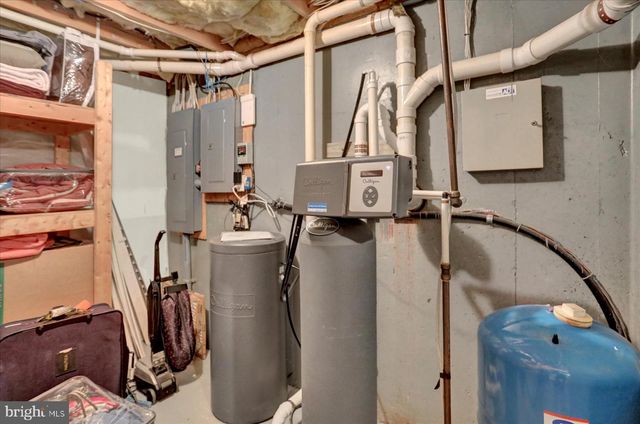 4755 MAPLE SHADE DR, Harrisburg, PA 17110