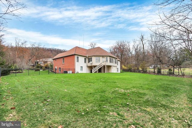 4755 MAPLE SHADE DR, Harrisburg, PA 17110