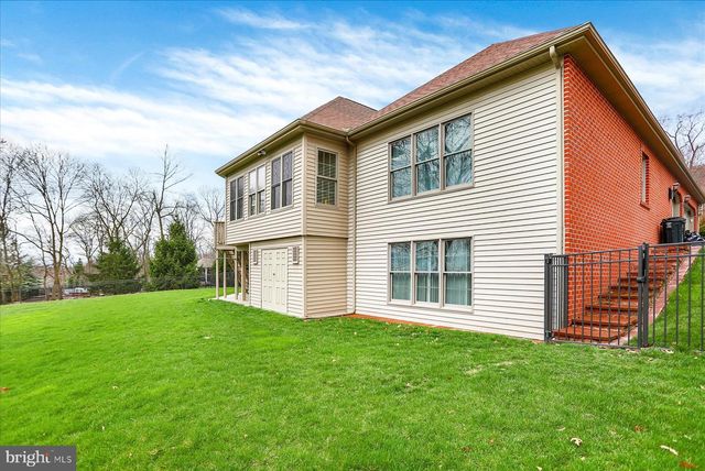 4755 MAPLE SHADE DR, Harrisburg, PA 17110