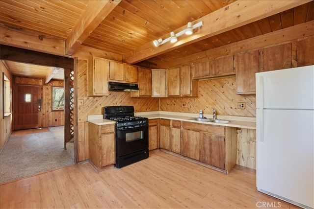 598 Maple, Sugarloaf, CA 92386