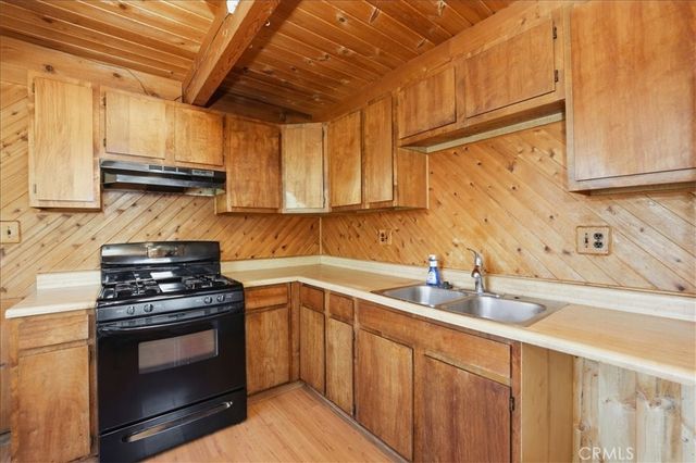 598 Maple, Sugarloaf, CA 92386