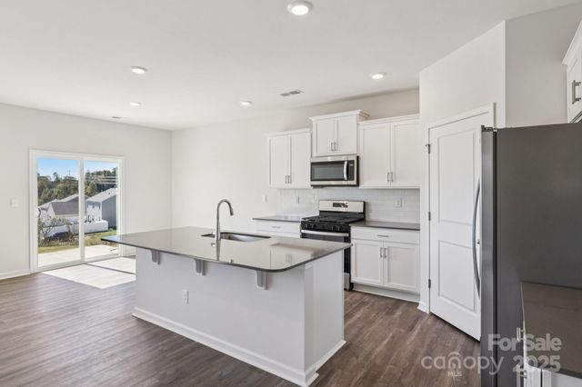 3916 Ashton Drive NW, Conover, NC 28613