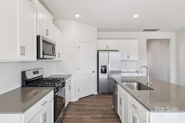 3916 Ashton Drive NW, Conover, NC 28613