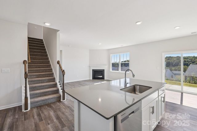 3916 Ashton Drive NW, Conover, NC 28613