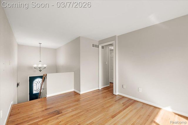 608 Amelia Avenue, Royal Oak, MI 48073