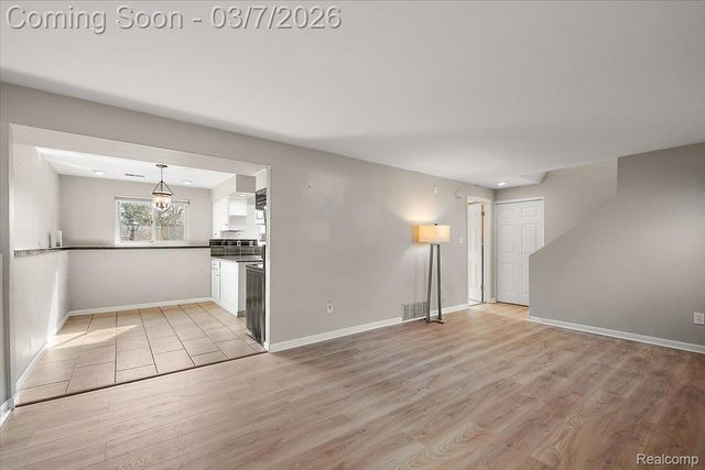 608 Amelia Avenue, Royal Oak, MI 48073