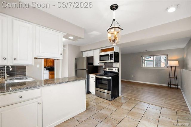 608 Amelia Avenue, Royal Oak, MI 48073