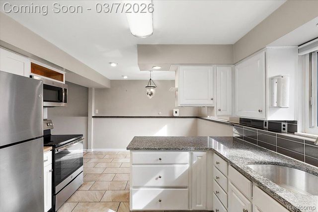 608 Amelia Avenue, Royal Oak, MI 48073