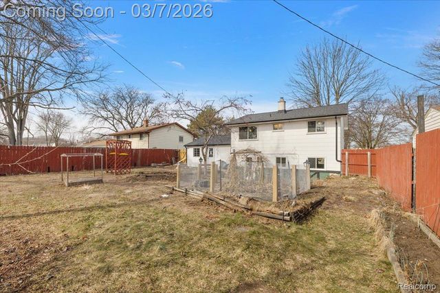 608 Amelia Avenue, Royal Oak, MI 48073