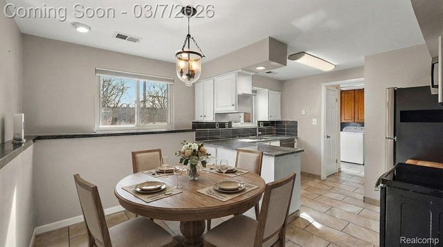 608 Amelia Avenue, Royal Oak, MI 48073