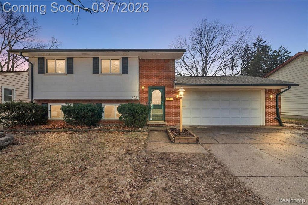 608 Amelia Avenue, Royal Oak, MI 48073