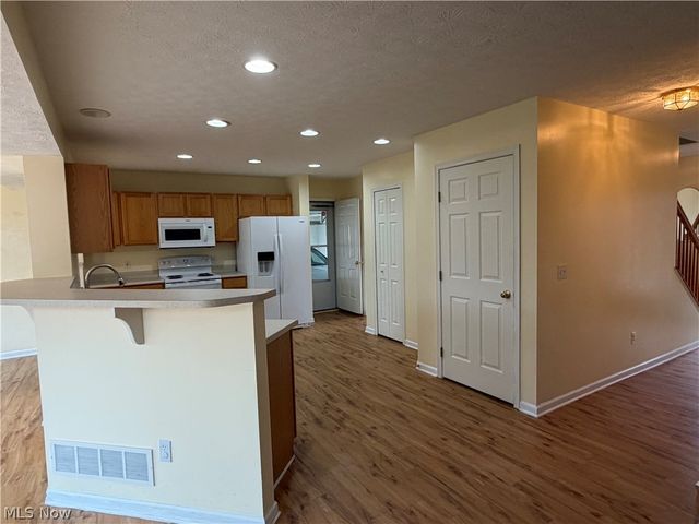 9754 Agate Street NW, Canal Fulton, OH 44614