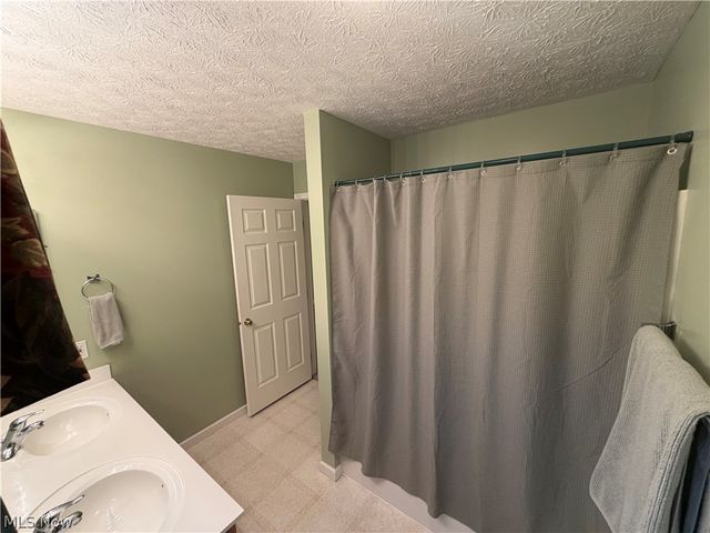 9754 Agate Street NW, Canal Fulton, OH 44614