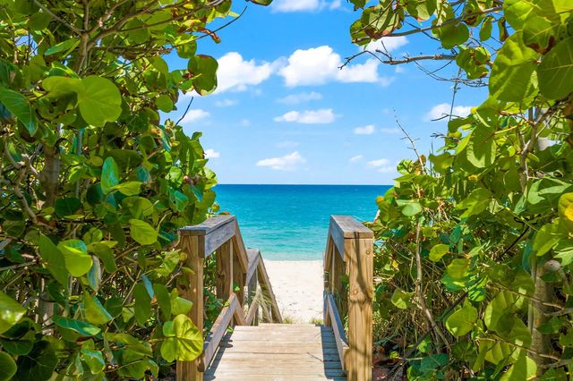 22 Hudson Avenue, Ocean Ridge, FL 33435