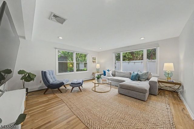 45 Highfield Rd, Bloomfield Twp., NJ 07003