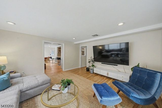 45 Highfield Rd, Bloomfield Twp., NJ 07003