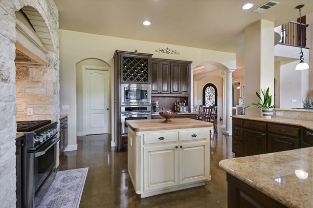 20409 Cordill LN, Spicewood, TX 78669