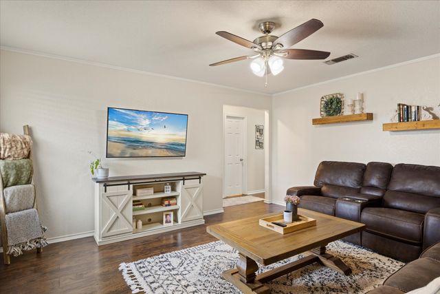 1709 W Doyle Street, Granbury, TX 76048