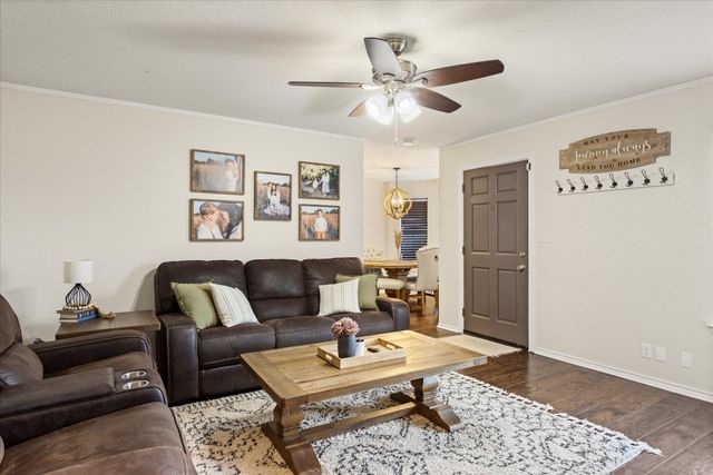 1709 W Doyle Street, Granbury, TX 76048