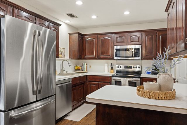 1709 W Doyle Street, Granbury, TX 76048