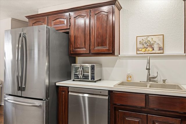 1709 W Doyle Street, Granbury, TX 76048