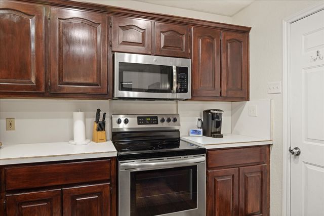 1709 W Doyle Street, Granbury, TX 76048