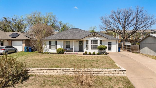 1709 W Doyle Street, Granbury, TX 76048