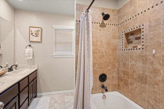 1709 W Doyle Street, Granbury, TX 76048