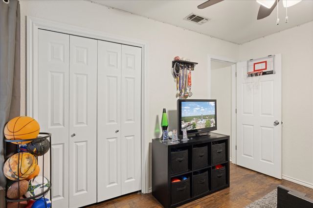 1709 W Doyle Street, Granbury, TX 76048