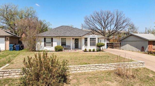 1709 W Doyle Street, Granbury, TX 76048