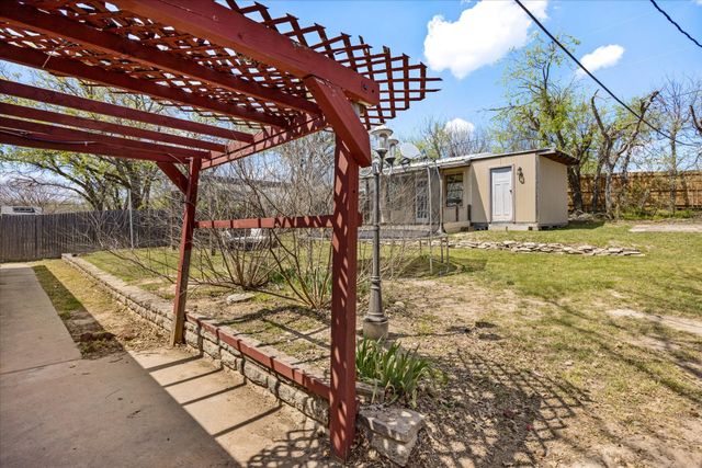 1709 W Doyle Street, Granbury, TX 76048