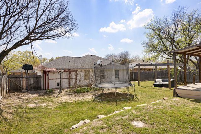 1709 W Doyle Street, Granbury, TX 76048